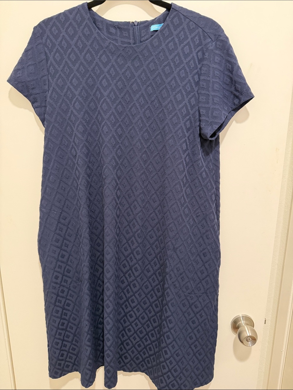 J. McLaughlin Navy Short-Sleeve Textured Diamond Tee